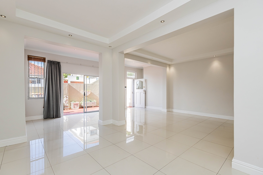 To Let 3 Bedroom Property for Rent in Green Point Western Cape